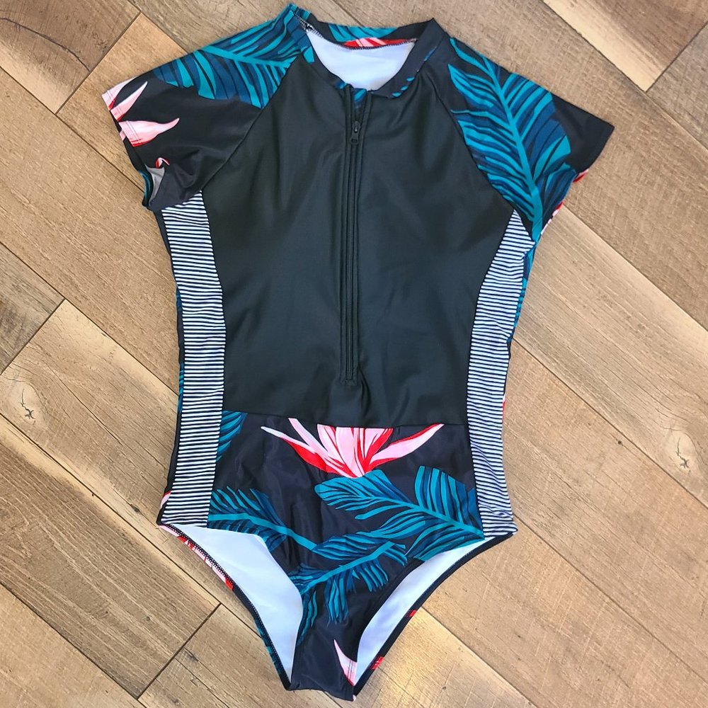 SHEIN Short Sleeved Rash Guard Swimsuit